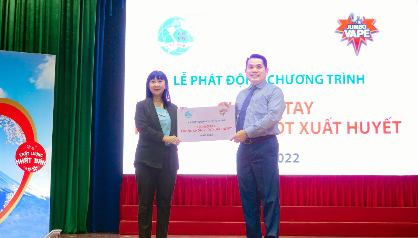 Lễ phát động chung tay phòng, chống sốt xuất huyết năm 2022  do Hội LHPN Việt Nam và nhãn hàng JUMBO VAPE phối hợp  triển khai - ẢNH: MAI SEN