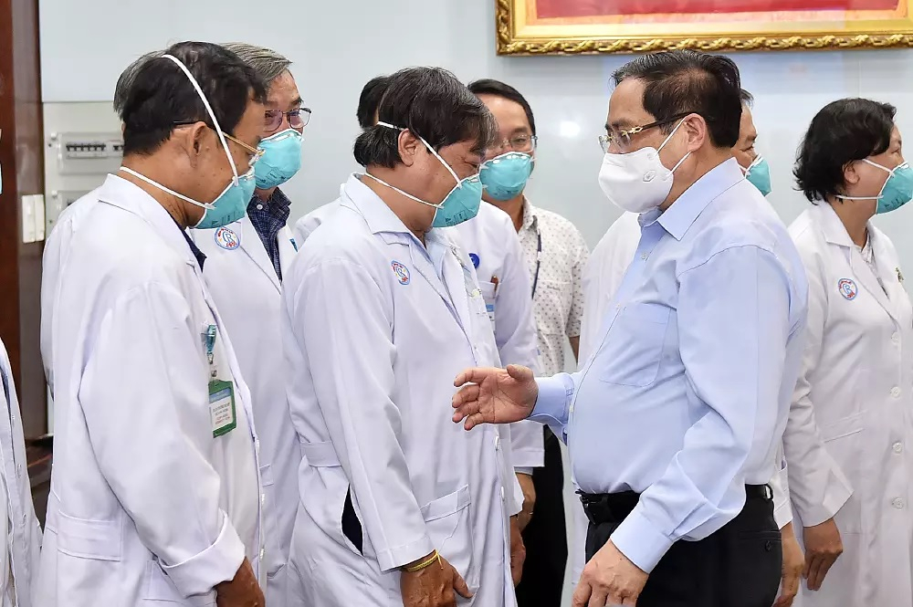 Thủ tướng Chính phủ Phạm Minh Chính động viên lực lượng y tế làm nhiệm vụ trong mùa dịch