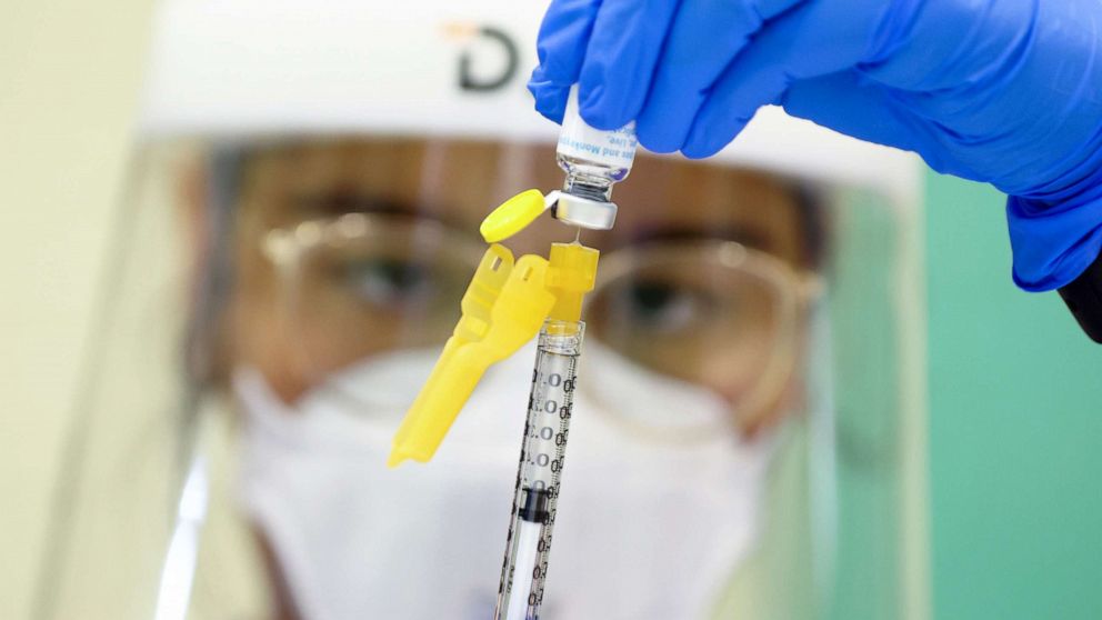 Các vắc xin đậu mùa khỉ hiện nay chỉ có hả năng bảo vệ khoảng 85% vì thế đã có nhiều trường hợp nhei64m trùng sau khi tiêm vắc xin hoặc sau khi nhiễm 