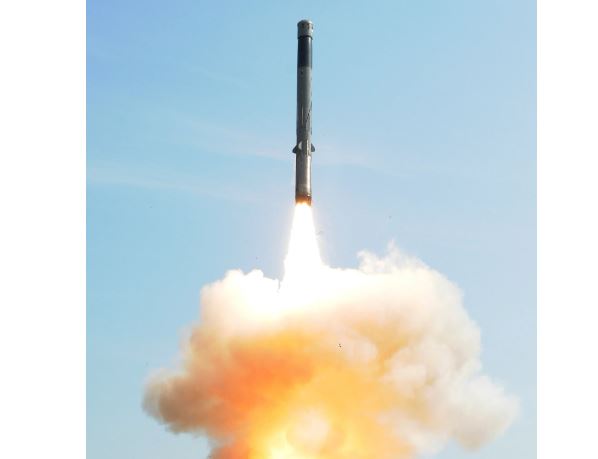 Ấn Độ phóng thử thành công tên lửa BrahMos, tháng 12/2010.