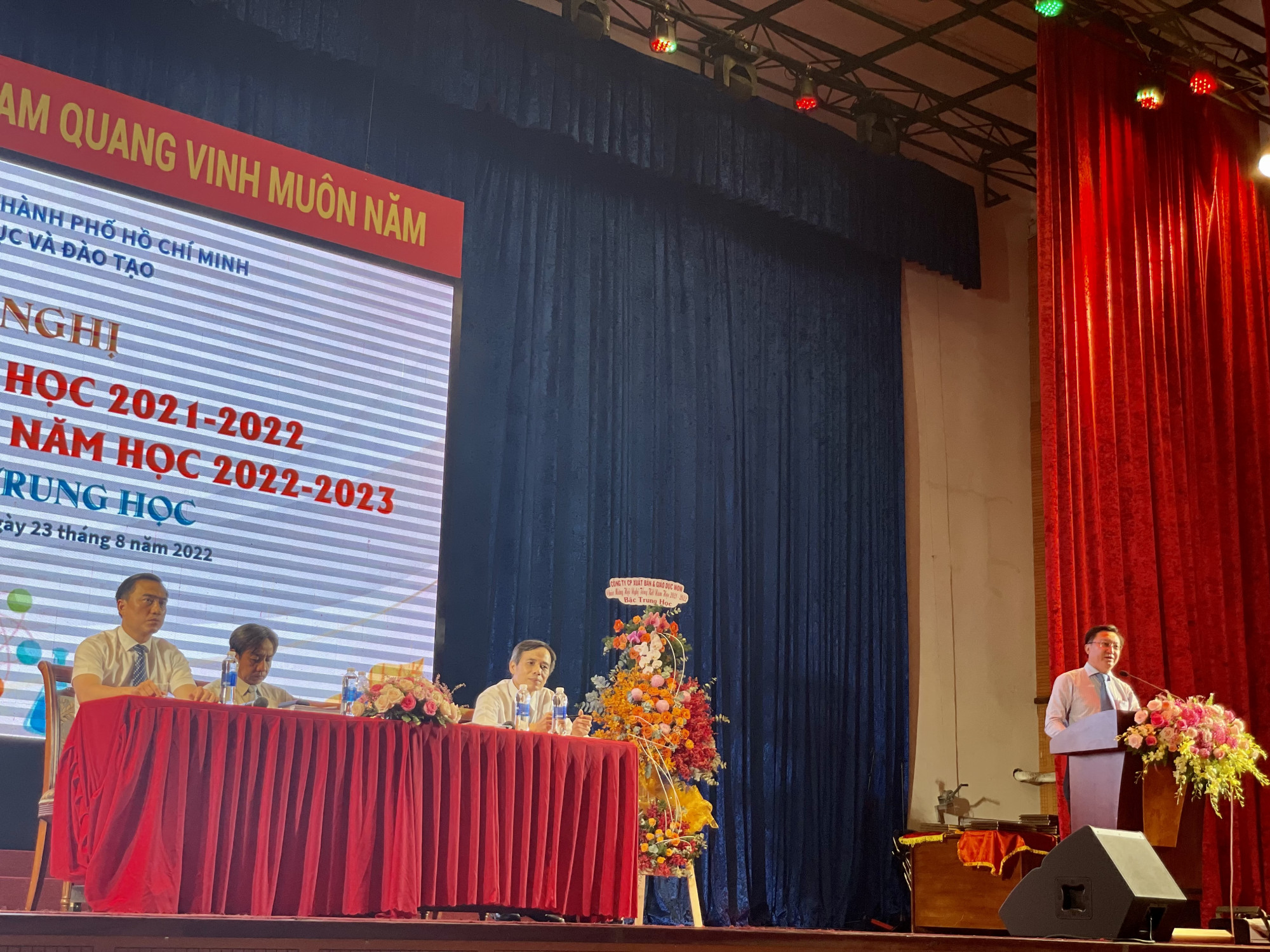 Phó giám đốc Sở GD-ĐT TPHCM Nguyễn Bảo Quốc lưu ý, việc giảng dạy Chương trình mới không chỉ dừng ở truyền thụ kiến thức