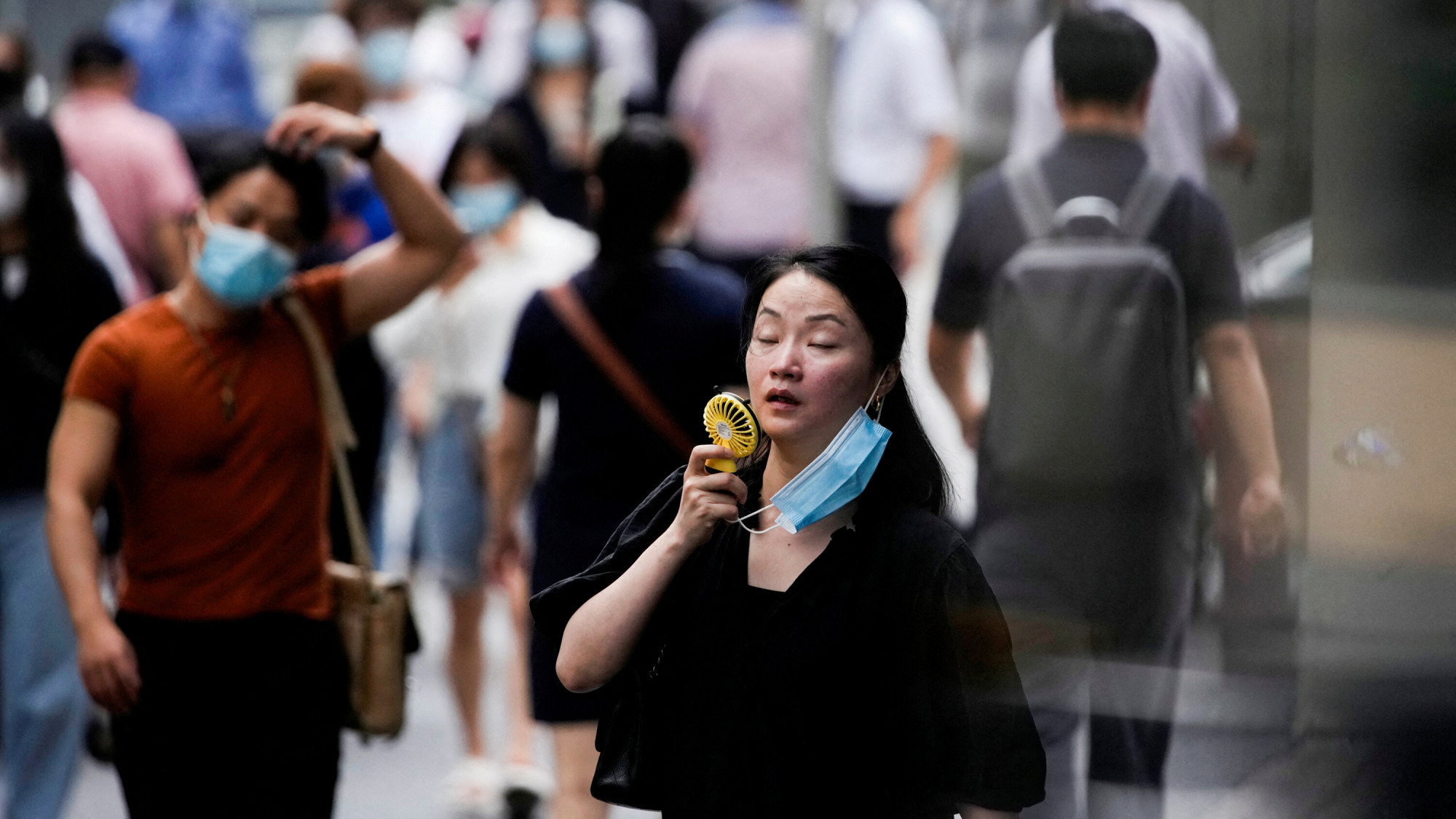 Người dân Trung Quốc đang phải trải qua đợt nắng nóng kỷ lục - Ảnh: NYT