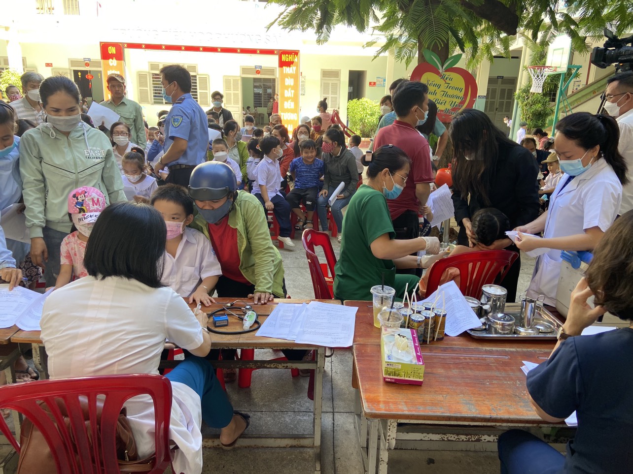 Triển khai tiêm vắc xin phòng Covid-19 cho học sinh tại TP. Nha Trang