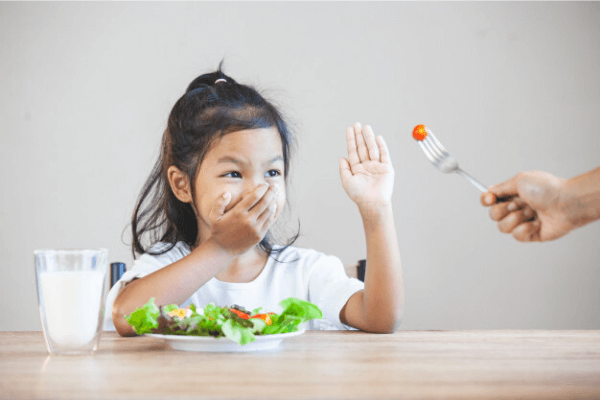 Hầu hết trẻ em đều không thích, hay thậm chí là ghét ăn rau - Ảnh minh họa từ Nutifood