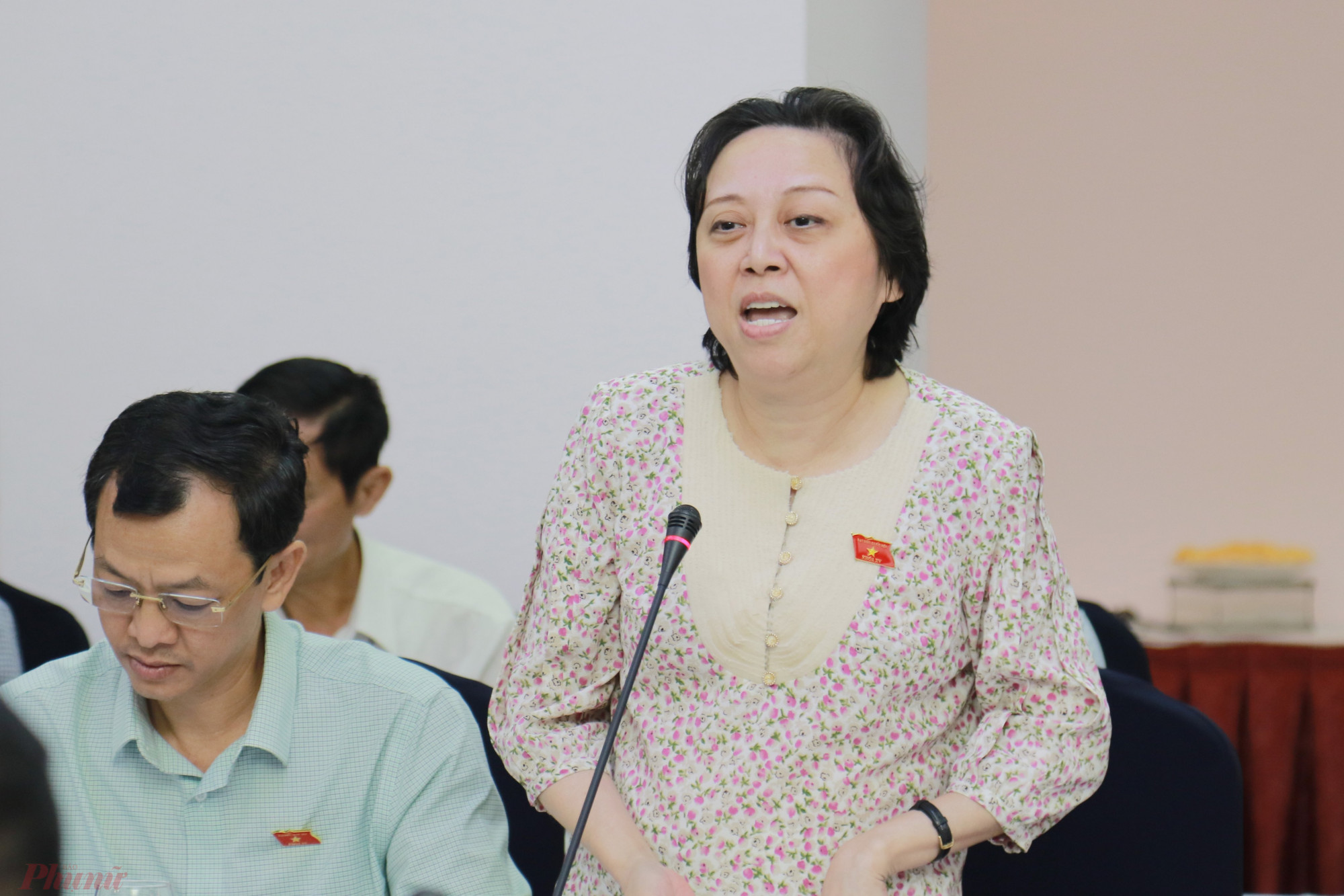 Bà Phạm Khánh Phong Lan trao đổi thẳng thắn trong Hội thảo