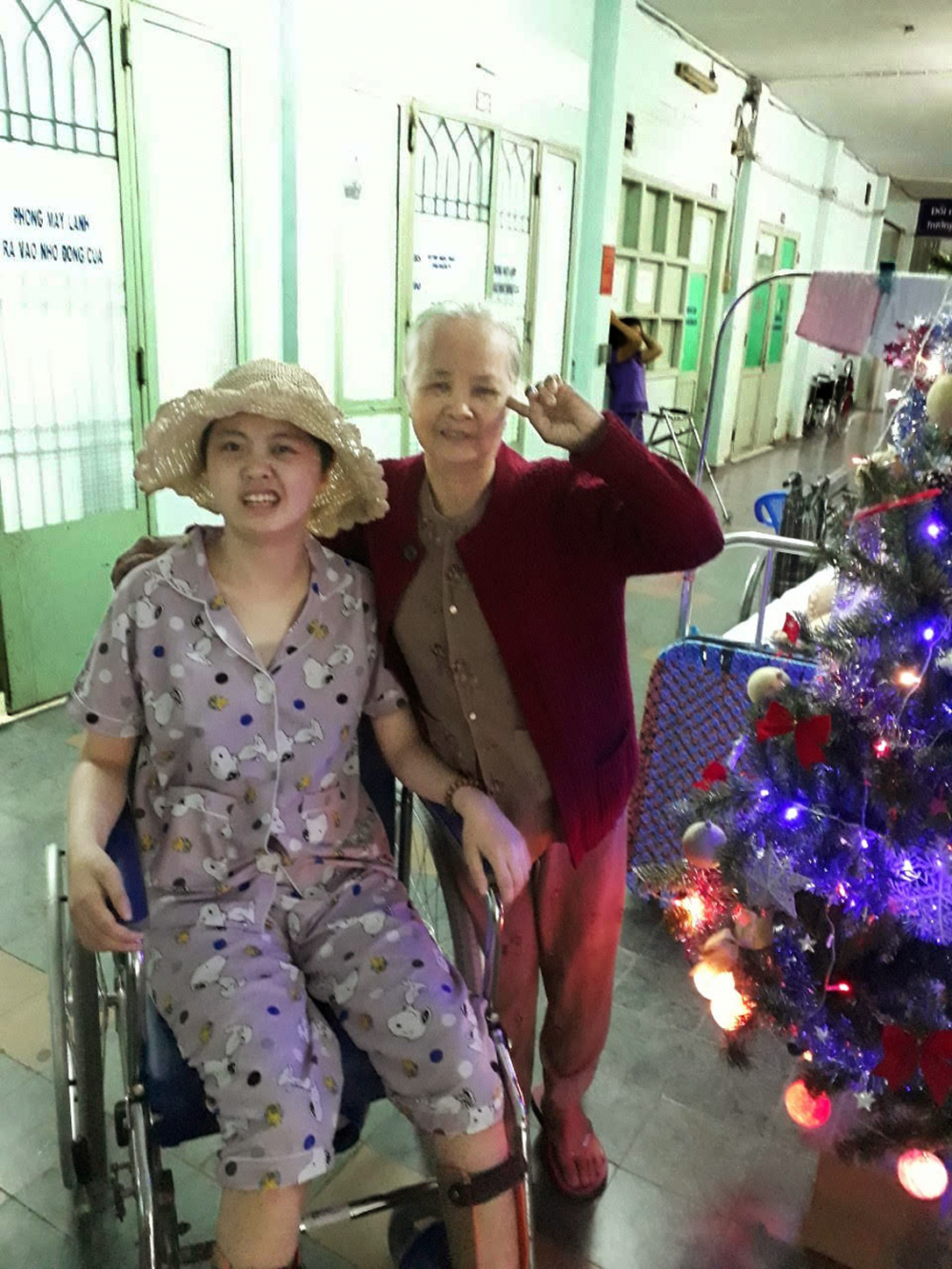 Biết tôi (tác giả) bị tai nạn giao thông, bà nội đã 80 tuổi, đi từ Quảng Trị vào TP.HCM thăm