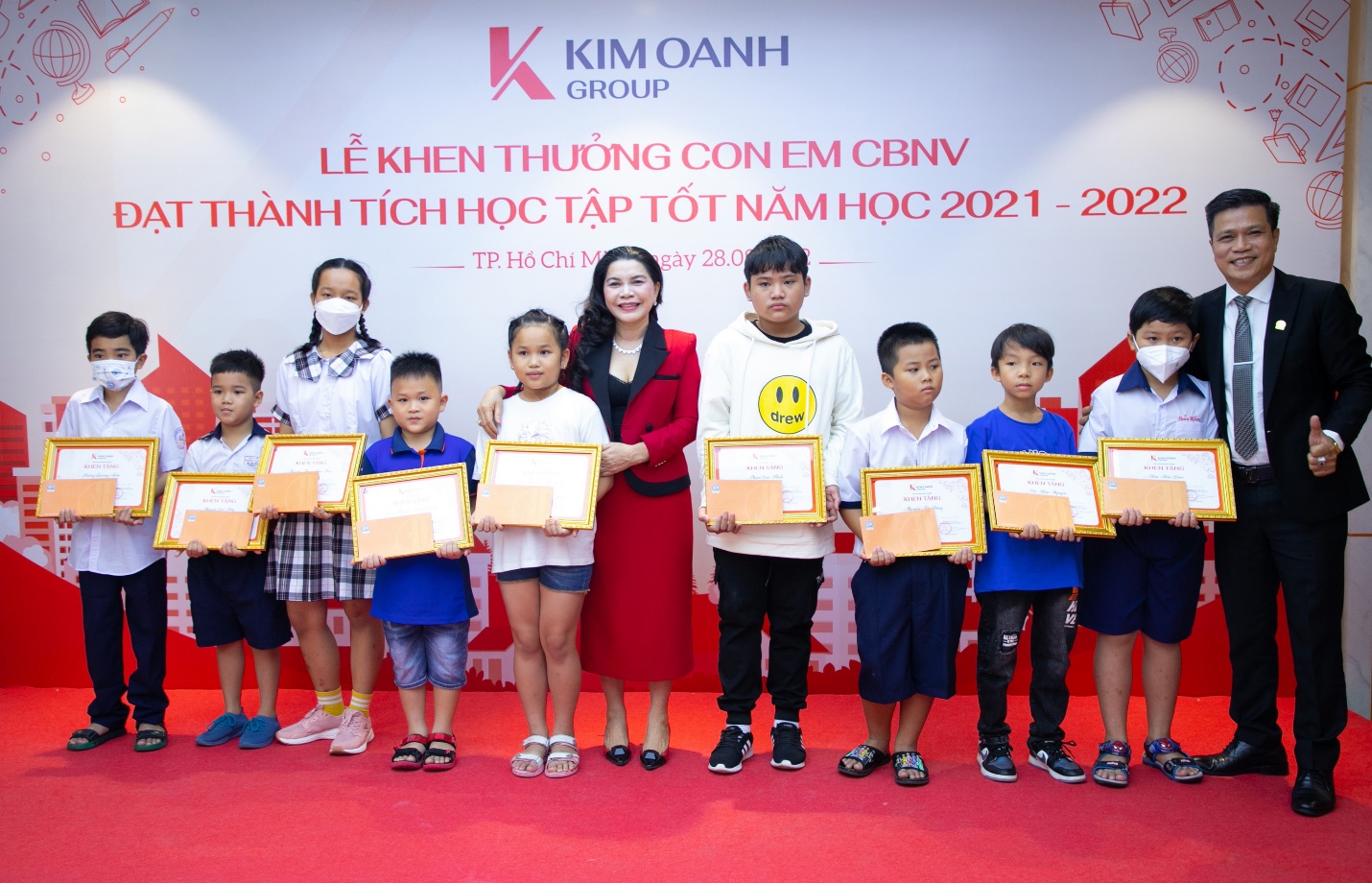 Lễ khen thưởng con em CBNV đạt thành tích học tập tốt năm học 2021-2022