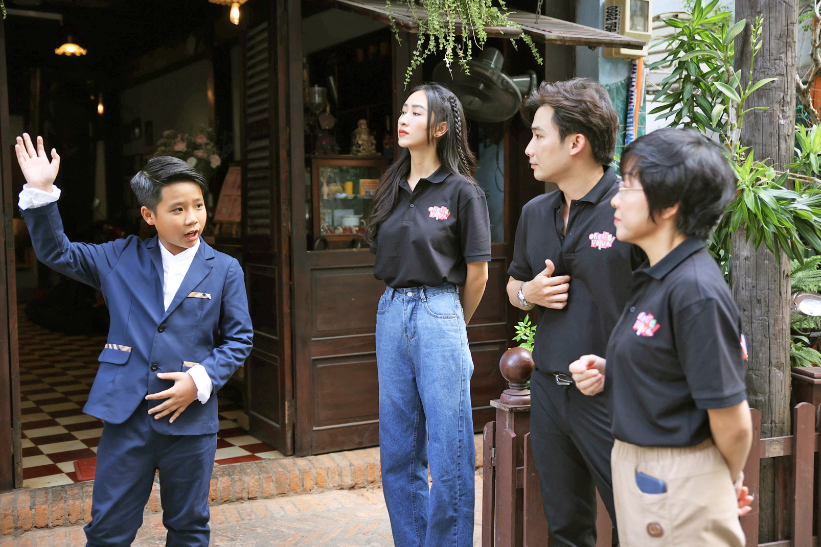Cậu bé 12 tuổi Trần Trọng Nhân tự tin giới thiệu với du khách về các điểm tham quan của Bảo tàng Biệt động Sài Gòn
