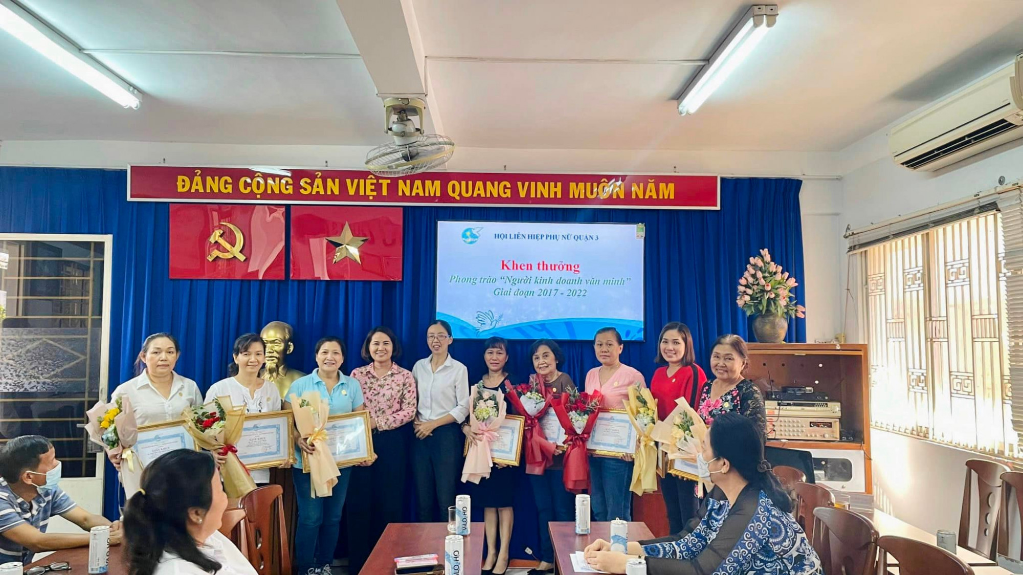 tuyên dương 9 cá nhân tiêu biểu có thành tích xuất sắc trong phong trào “Người kinh doanh văn minh” giai đoạn 2017 - 2022