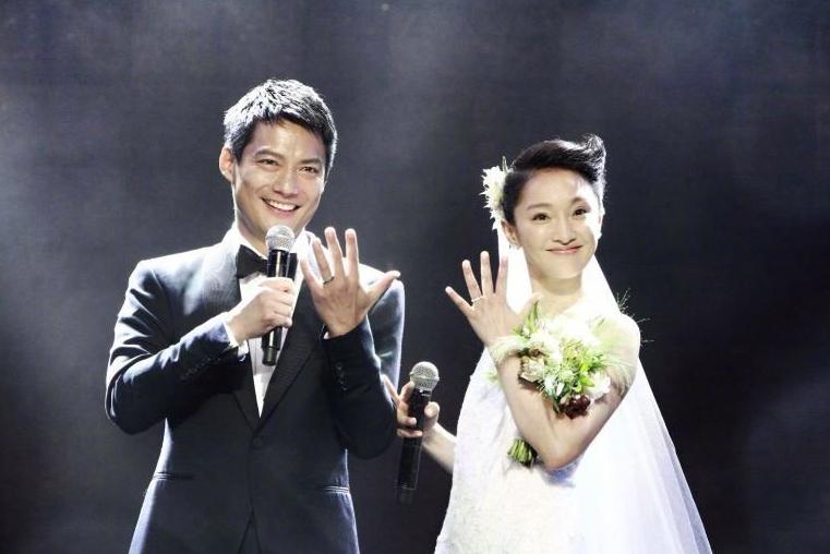 Trong quá khứ, Châu Tấn từng trải qua nhiều mối tình. Nữ diễn viên ly hôn Cao Thánh Viễn vào cuối năm 2020.