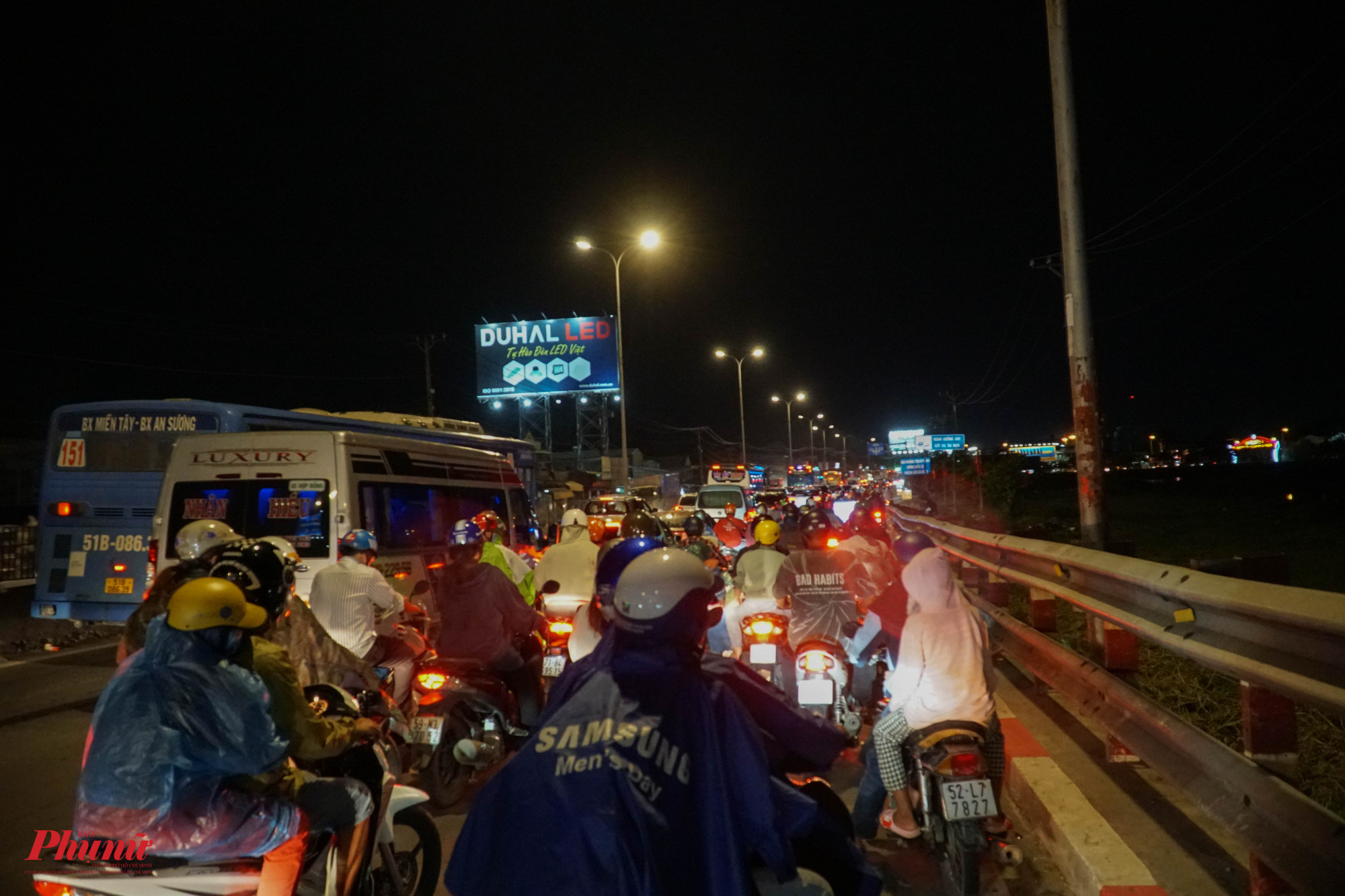 Chỉ duy nhất 1 điểm khiến xe di chuyển chậm là giao lộ đường Nguyễn Hữu Trí và QL1A