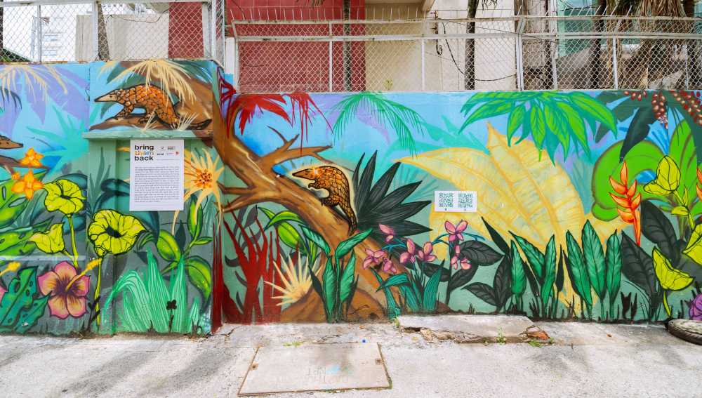 Bức tranh tường Vệ binh hoang dã tập trung khắc họa đời sống loài tê tê