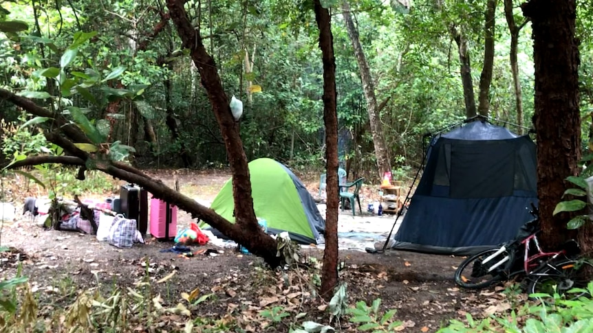Điều kiện sống thiếu thốn ở các bãi cắm trại vô gia cư đặc biệt nguy hiểm với phụ nữ và trẻ nhỏ