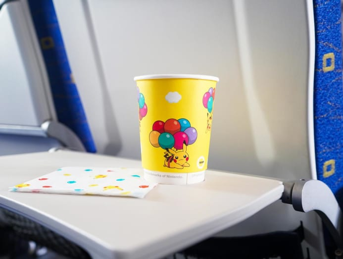 Chiếc cốc Pikachu trên chuyến bay