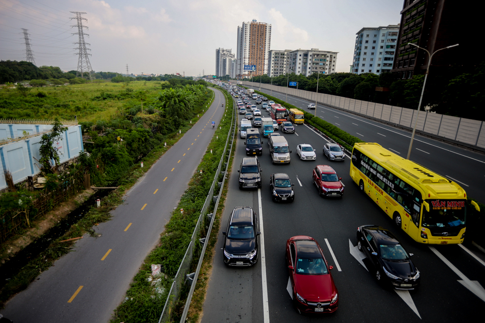 Phần lớn các phương tiện di chuyển vào Hà Nội trong chiều 3/9 là phương tiện cá nhân và xe oto nhỏ dưới 20 chỗ.
