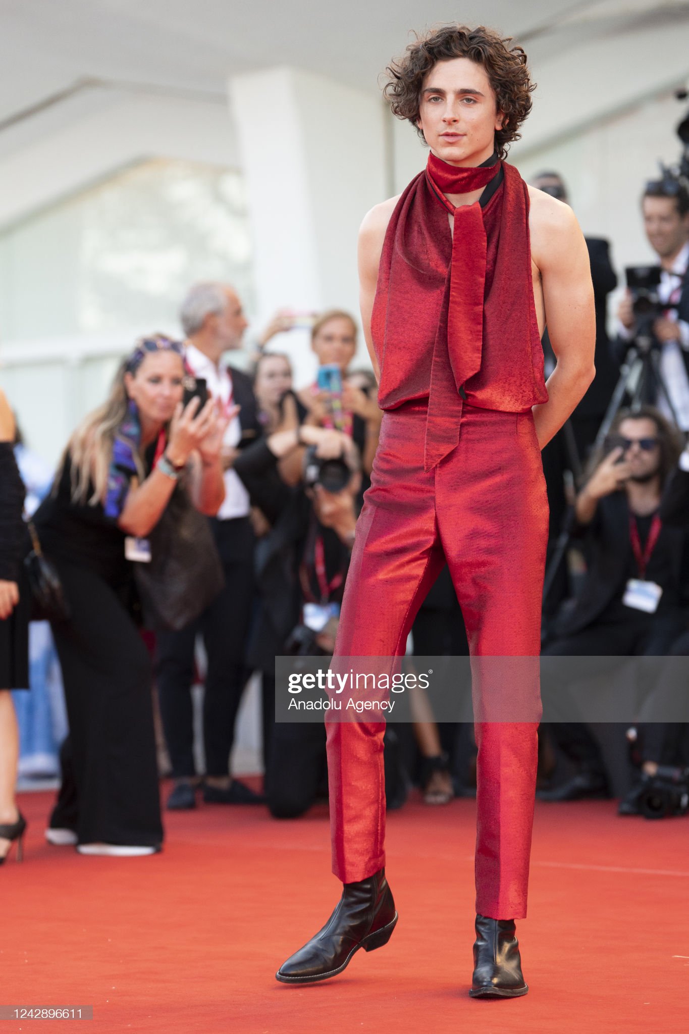 Timothee Chalamet xuất hiện tại thảm đỏ LHP Venice vào ngày thứ 3. Anh diện trang phục khiến mọi ống kính tại đây phải 