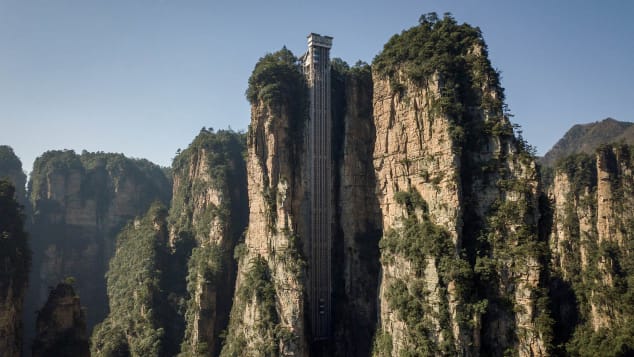 Avatar's Pandora ?: Công viên Rừng Quốc gia Trương Gia Giới ở Hồ Nam, Trung Quốc nổi tiếng với những hình thành núi đá vôi cao chót vót. Nhiều người cho rằng nó đã truyền cảm hứng cho phong cảnh nổi của Pandora trong thế giới ngoài hành tinh, như đã thấy trong bộ phim Avatar năm 2010.
