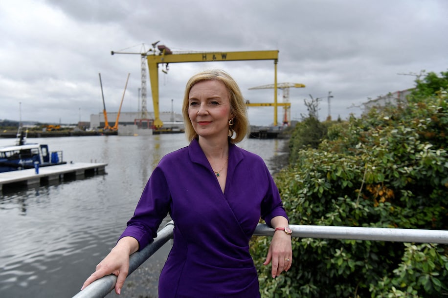 Bà Truss tham dự một sự kiện vận động tranh cử lãnh đạo Đảng Bảo thủ tại Artemis Technologies ở Belfast.