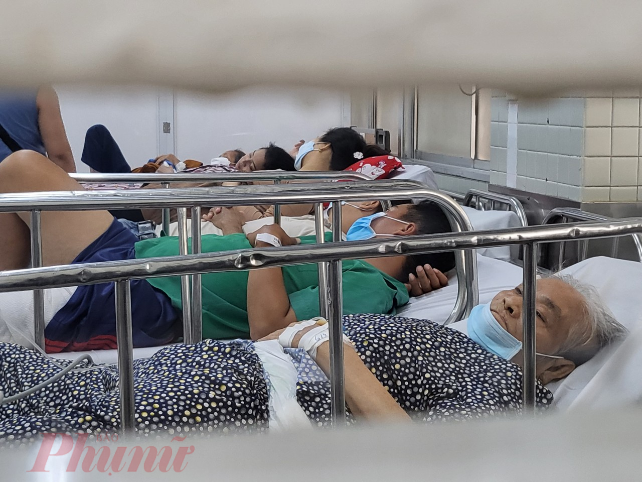Theo bác sĩ CK2 Vũ Dzuy - Phó khoa Cấp cứu, Bệnh viện Chợ Rẫy TPHCM, Trong đó bệnh nhân bị tai nạn tại TPHCM và cả các trường hợp bệnh nội khoa, tai nạn từ nhiều bệnh viện tỉnh chuyển lên