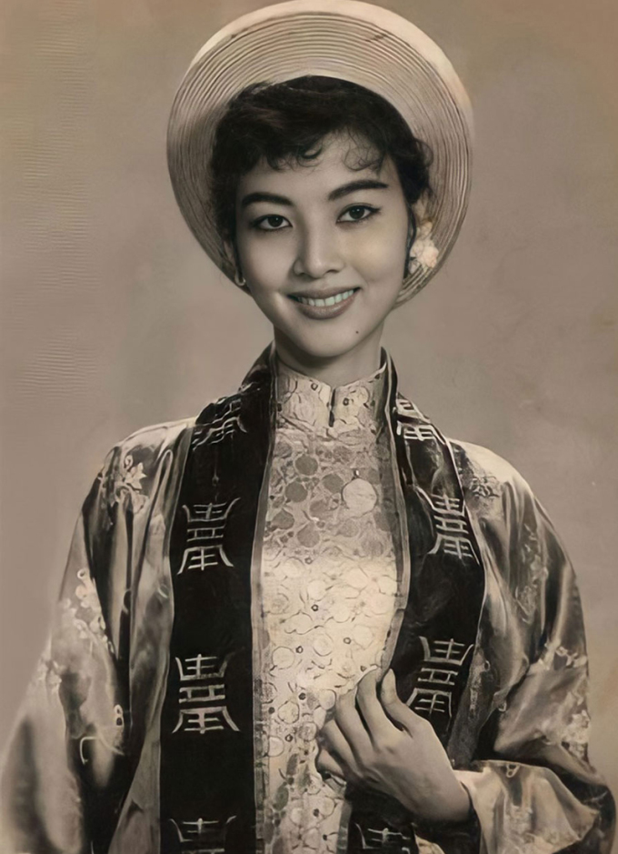 Thẩm Thúy Hằng năm 18 tuổi với vai đầu tay Tam Nương trong phim điện ảnh Người đẹp Bình Dương (một địa danh cổ của Trung Quốc) - ra mắt năm 1957 của đạo diễn Nguyễn Thành Châu (tức NSND Năm Châu)