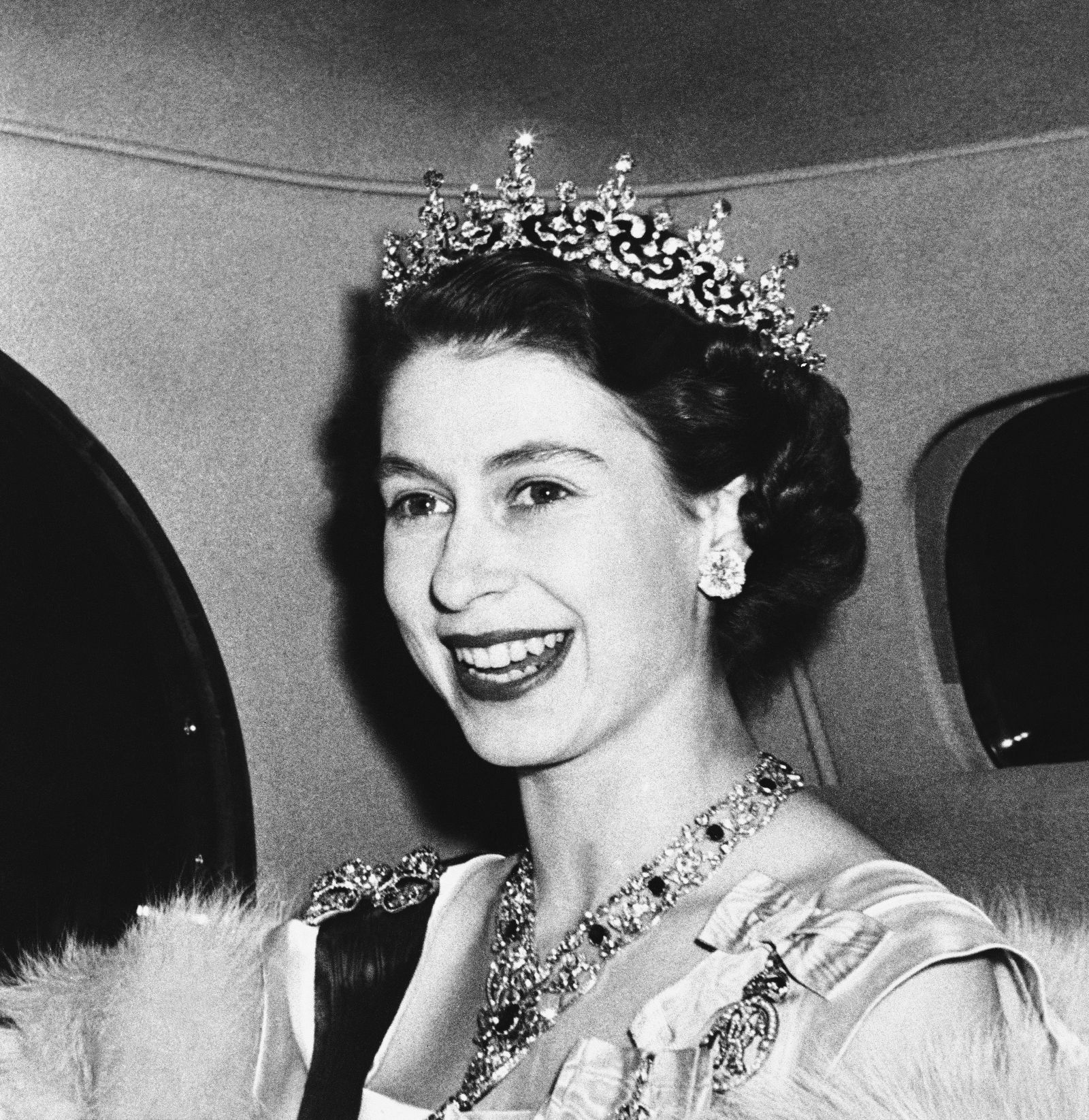 Công chúa Elizabeth đến dự một bữa tiệc cấp nhà nước ở London vào tháng 3/1950