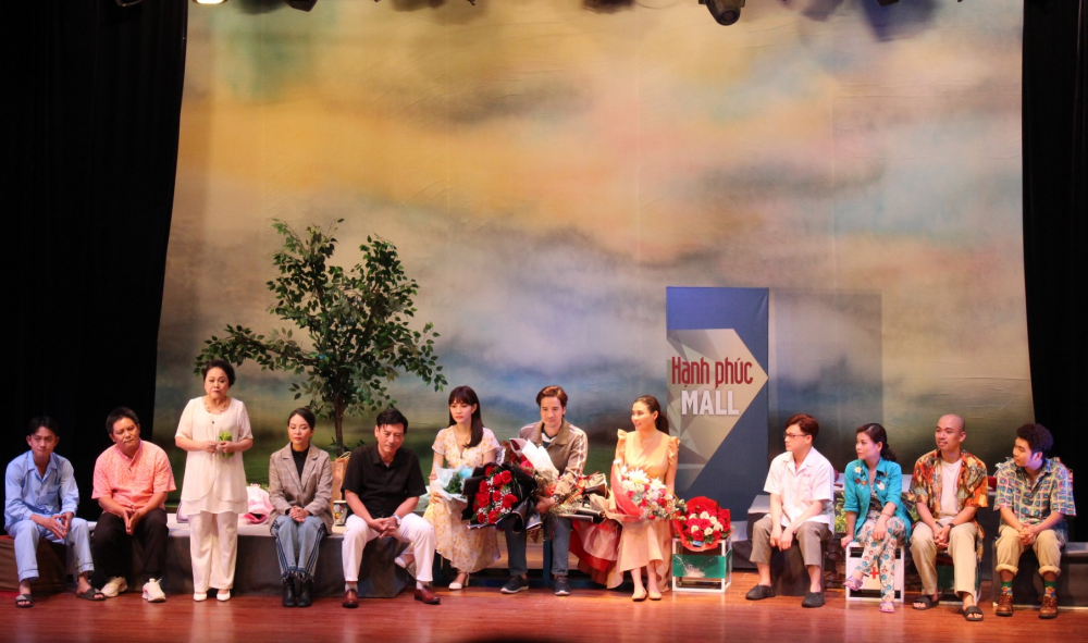 Đạo diễn Ái Như chia sẻ về vở diễn và mùa diễn đầu tiên của sân khấu Hoàng Thái Thanh.