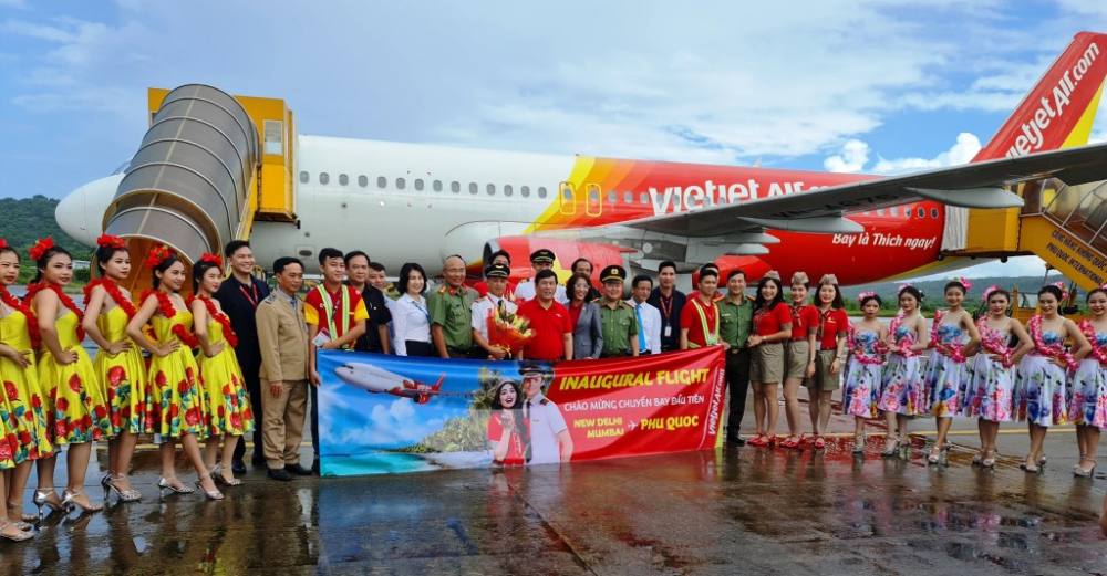  Các ngành chức năng Kiên Giang đón chuyến bay thẳng đầu tiên từ Ấn Độ đến đảo Phú Quốc 
