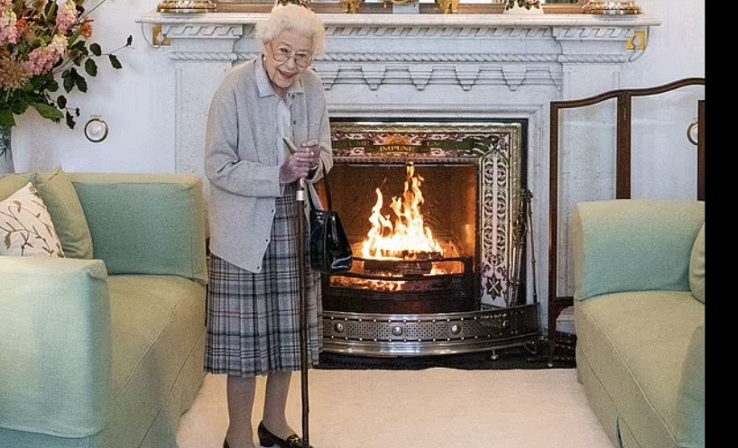 Bức ảnh Jane Barlow chụp nữ hoàng khi bà đó tiếp tân thủ tướng Anh Liz