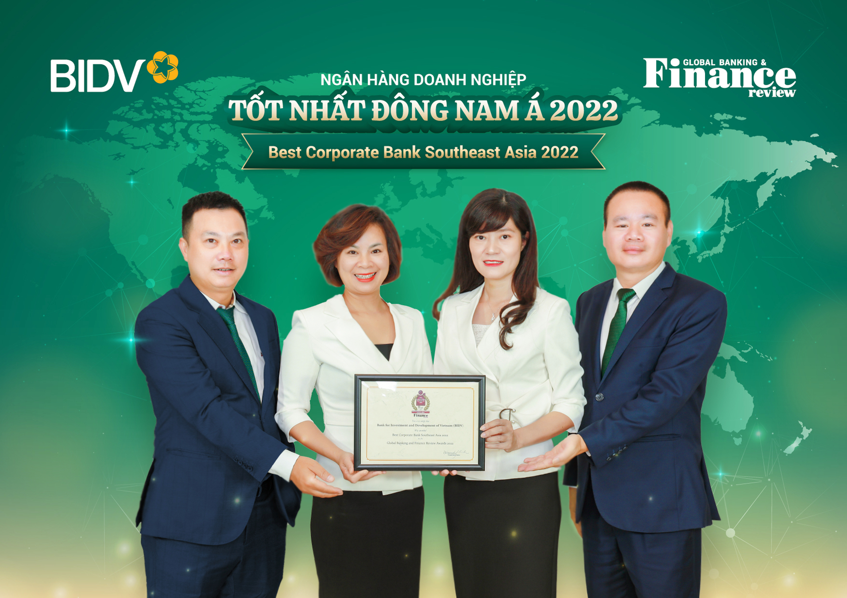Đại diện BIDV nhận giải thưởng “Ngân hàng dành cho khách hàng doanh nghiệp tốt nhất Đông Nam Á năm 2022”