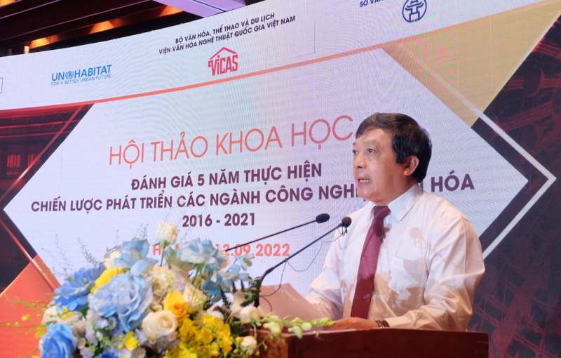 Thứ trưởng Bộ Văn hóa, Thể thao và Du lịch Đoàn Văn Việt phát biểu tại hội thảo.