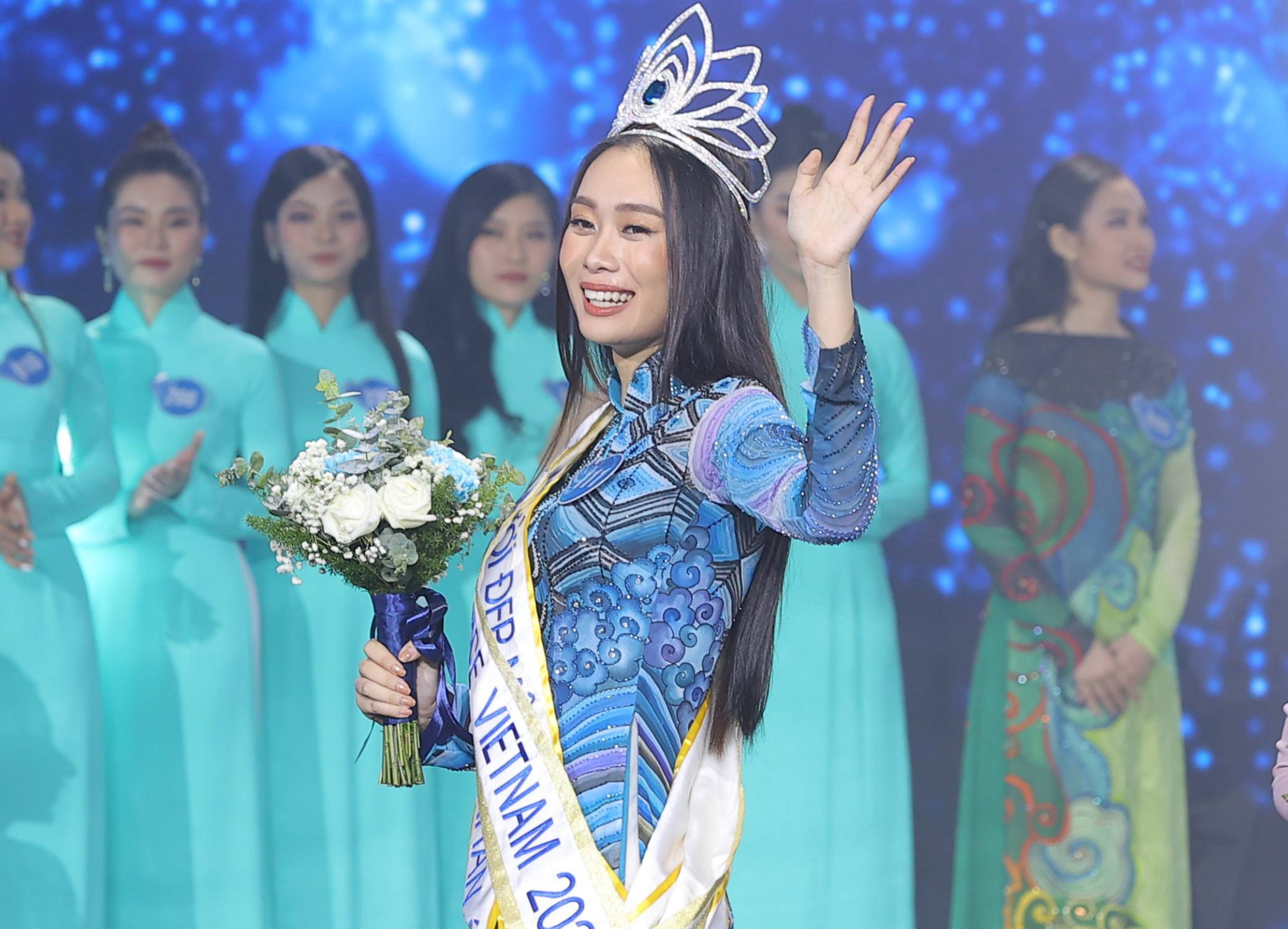 Trần Thị Ban Mai đăng quang Miss Peace VietNam 2022, vào tối 11/9, tổ chức tại TP Đà Nẵng