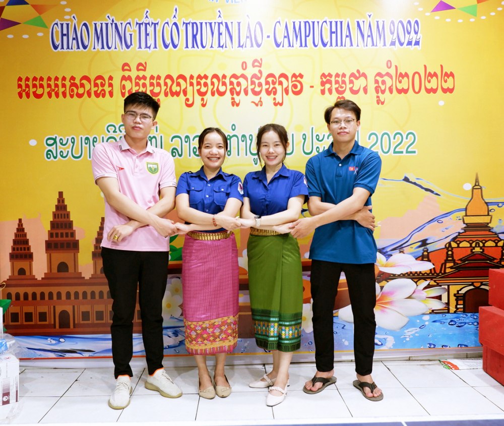 Sinh viên Lào,  Campuchia tại chương trình chào mừng tết cổ truyền Lào, Campuchia do ký túc xá sinh viên Lào (Q.3, TP.HCM)  tổ chức - ẢNH: P.T