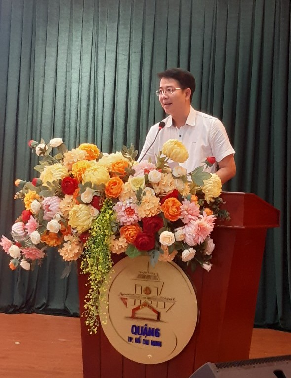 O^ng Lê Thanh Bình - Phó Chủ tịch UBND Q.6 phát biểu tại hội nghị