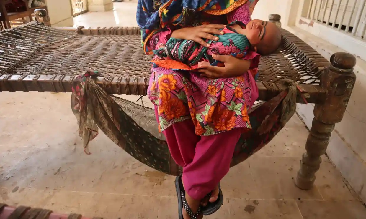 urnaz Soz Ali với đứa con mới sinh Shamma