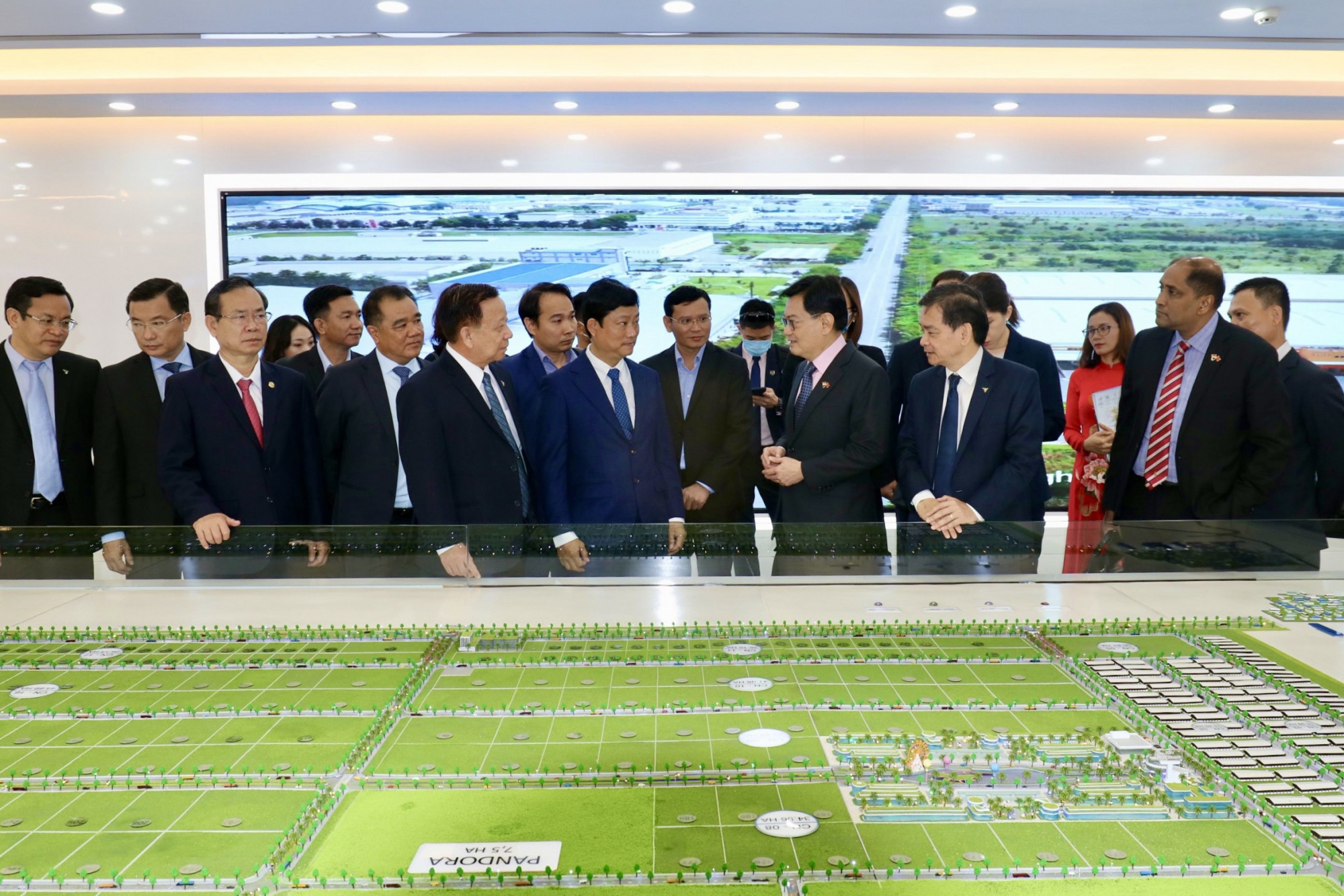 VSIP 1 là dự án đầu tiên hình thành trên nền tảng tình hữu nghị và hợp tác kinh tế giữa Việt Nam và Singapore 