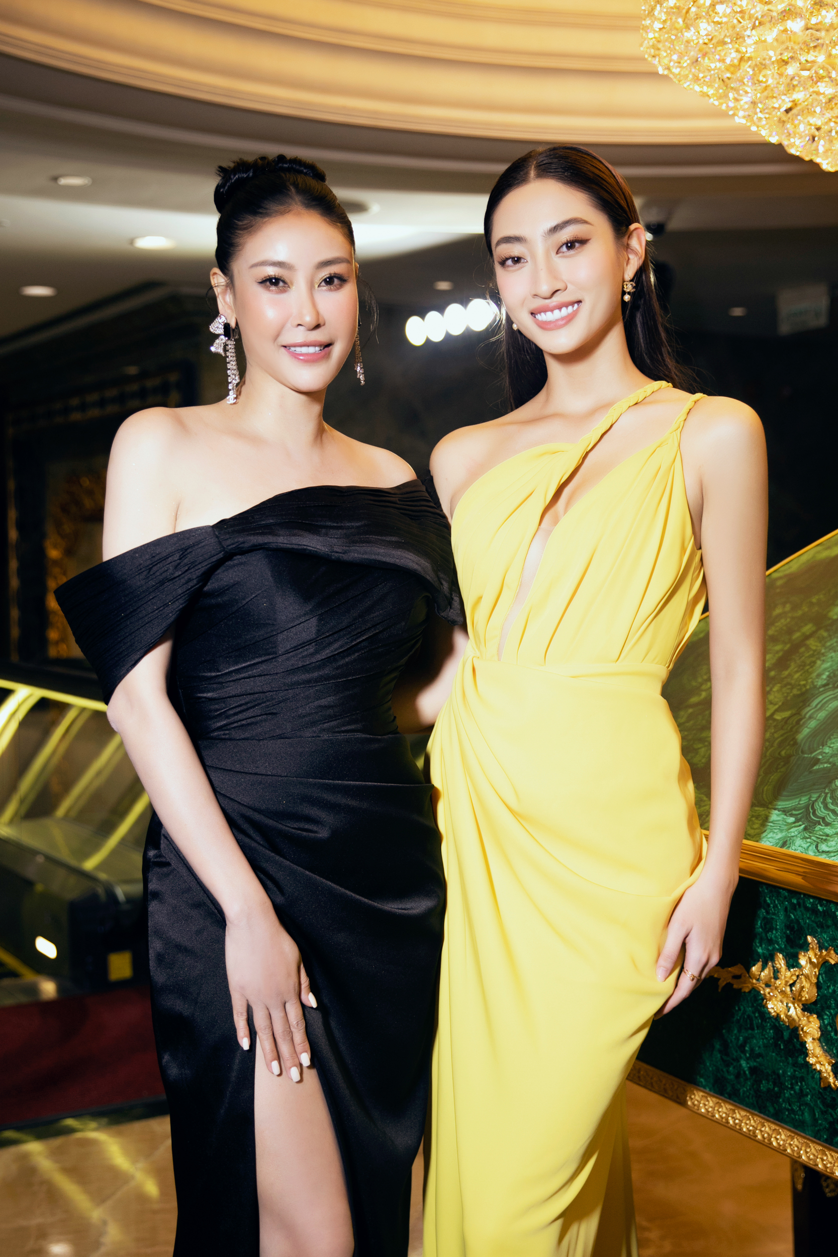 Hoa hậu Hà Kiều Anh hội ngộ Lương Thuỳ Linh trong buổi tiệc ra mắt thương hiệu làm đẹp do chị sáng lập. 