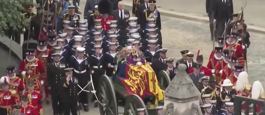 Linh cữu Nữ hoàng được rước đến Tu viện Westminster