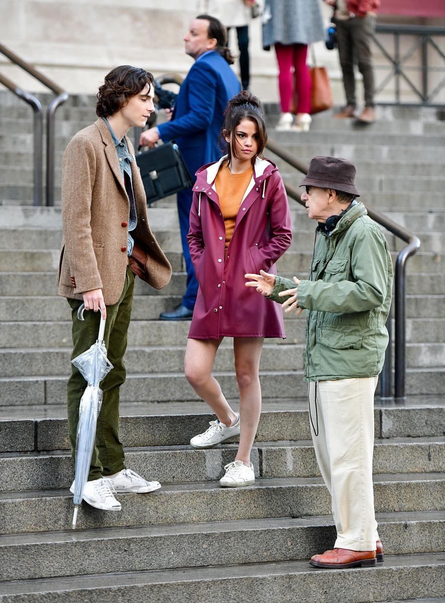 Woody Allen chỉ đạo diễn xuất trong phim A Rainy Day in New York (ra mắt năm 2019 & 2020, từng gây tranh cãi về phương diện phát hành)