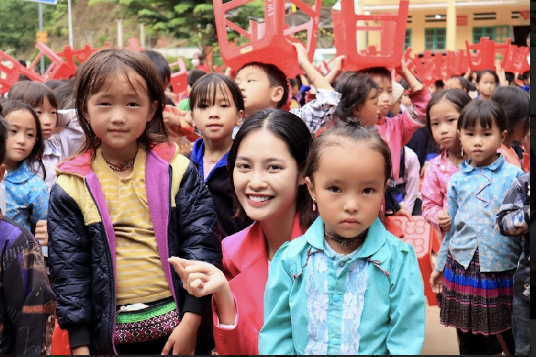 Chia sẻ về chuyến đi, Nông Thuý Hằng cho biết mỗi chuyến đi thiện nguyện đều để lại những cảm xúc khác biệt và sâu đậm trong cô. Mỗi thư viện được mở ra là nhiều cơ hội tiếp cận trí thức được phổ cập đến với các em bé miền cao, vùng sâu vùng xa”, Hoa hậu các dân tộc Việt Nam 2022 nói.
