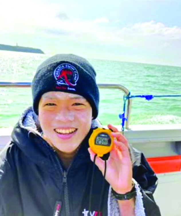Li Ling Yung-Hryniewiecki trở thành người phụ nữ Singapore đầu tiên bơi qua eo biển Manche, chinh phục giấc mơ thuở nhỏ của chính mình - ẢNH: CAN