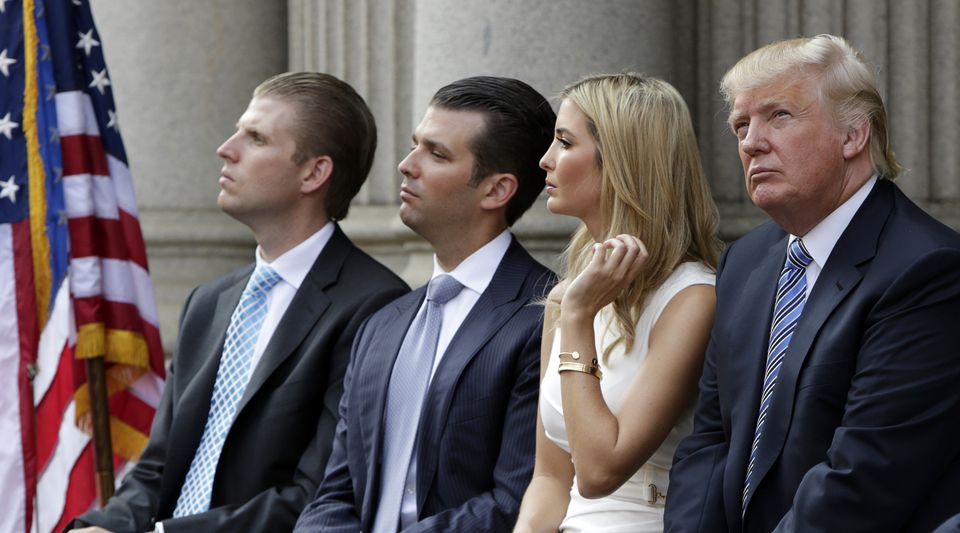 Ba người con Eric Trump, Donald Trump Jr. và Ivanka Trump và cựu Tổng thống Donald Trump. Ảnh: Reuters