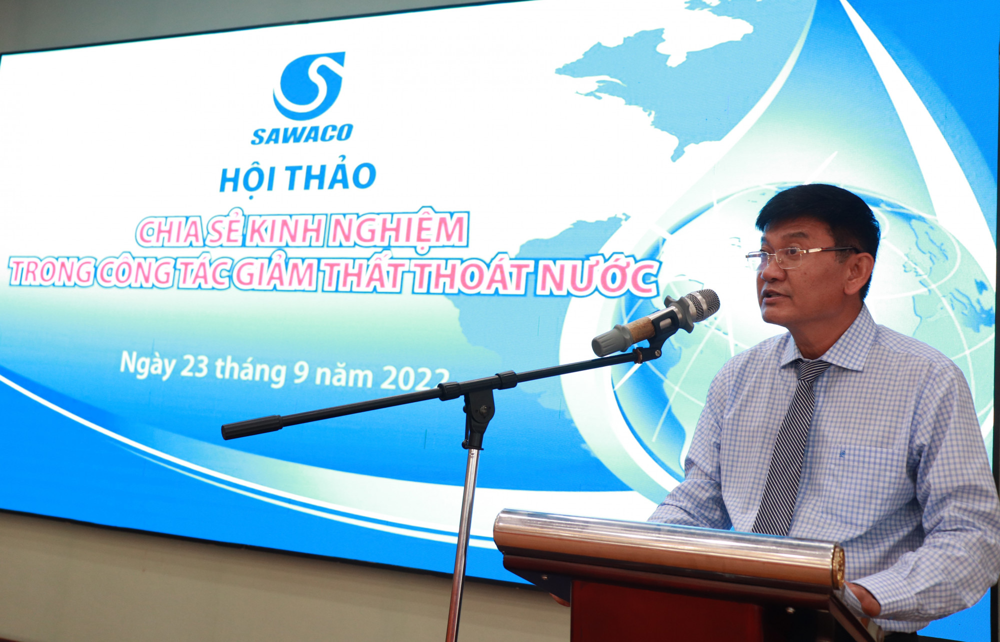 Tổng giám đốc SAWACO Trần Quang Minh phát biểu tại hội thảo