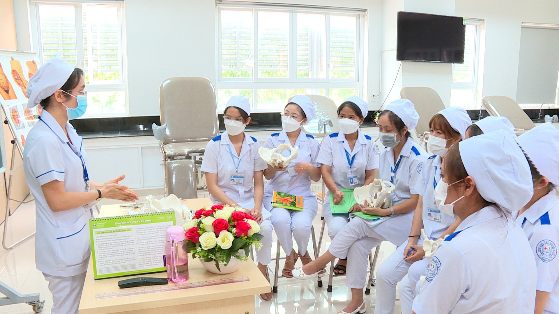 Dù có 8-10 sinh viên, trường Cao đẳng y tế Đồng Nai vẫn mở lớp. Ảnh: Gia Huy 