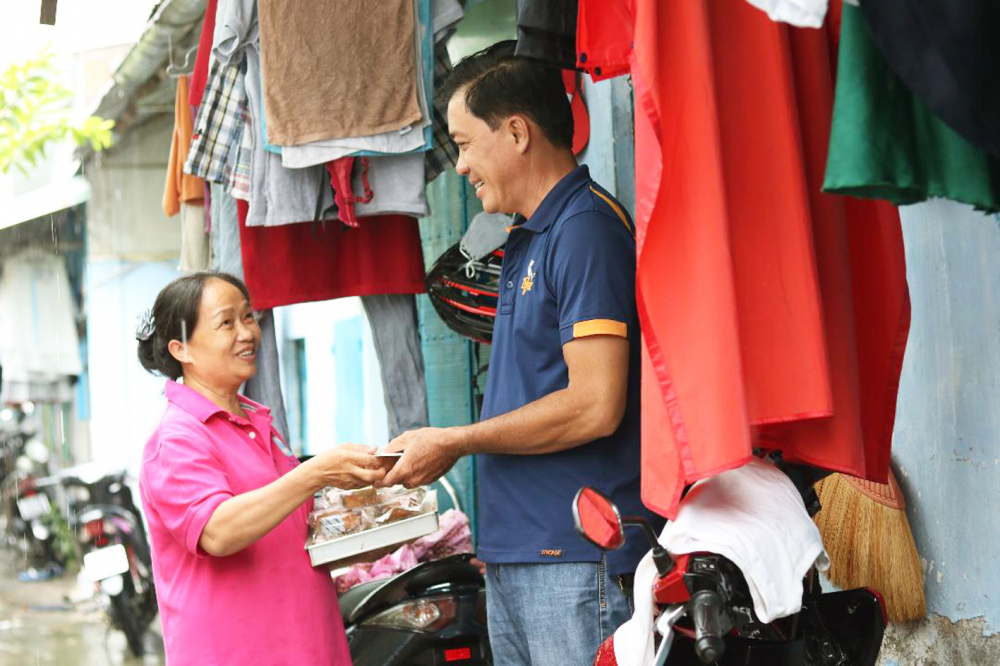 Dù bận nhiều việc, nhưng bà Thủy vẫn thường xuyên làm các loại bánh tặng mọi người