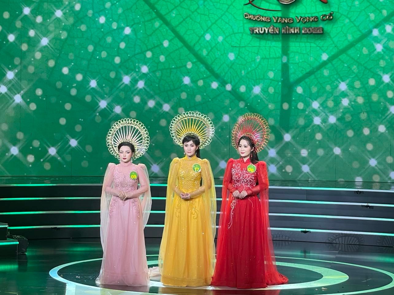 Từ trái qua: Cao Thị Hồng Nhi, Nguyễn Thị Ngọc Trinh và Dương Thị Diễm