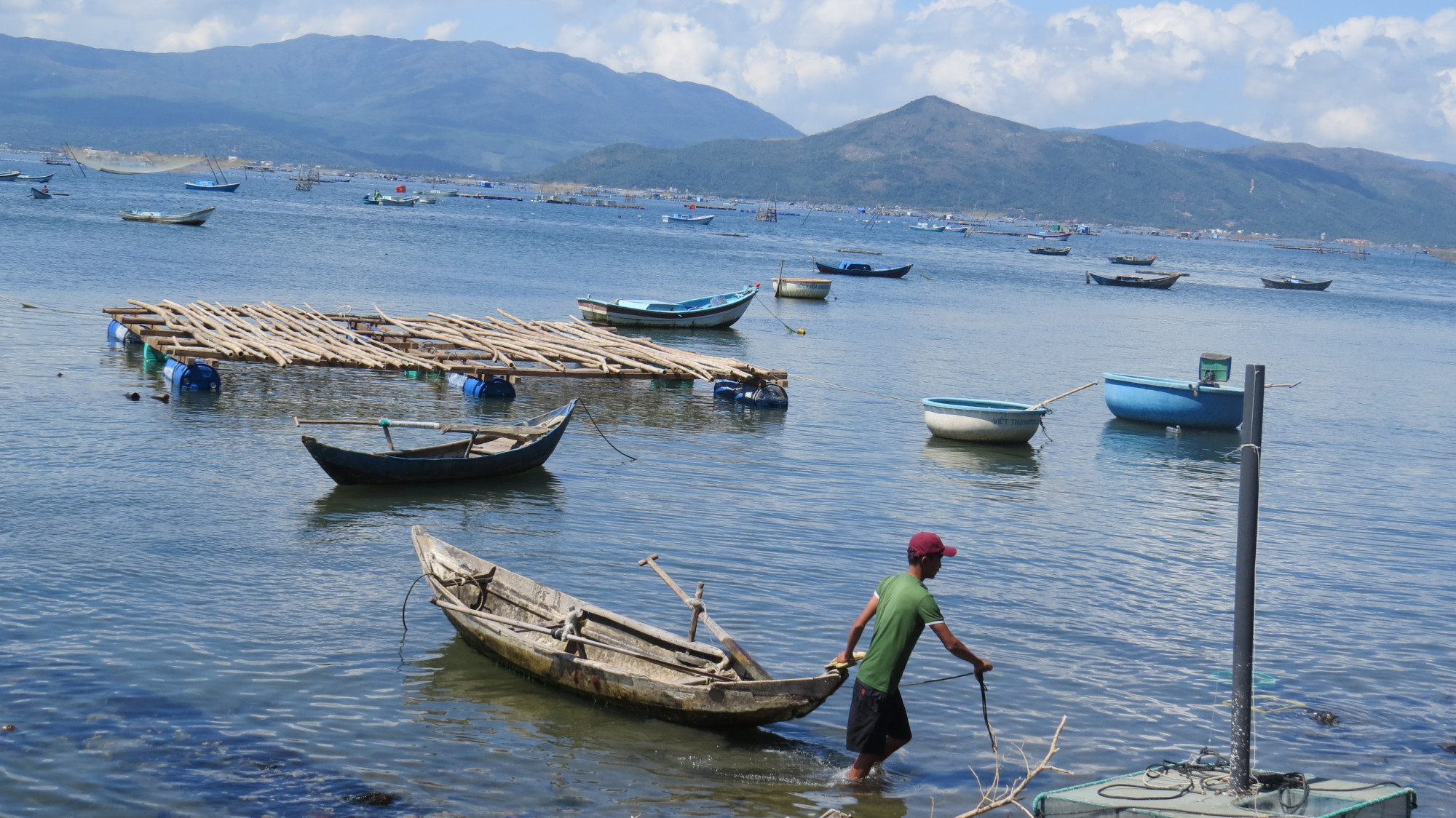 Phú Yên hiện có 102.523 lồng nuôi hải sản các loại ở hai thị xã Sông Cầu, Đông Hòa và huyện Tuy An. 