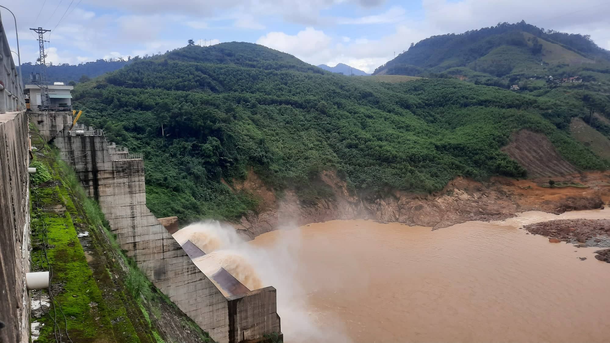 Để đảm bảo đón lũ, UBND tỉnh Quảng Nam yêu cầu các thủy điện trên địa bàn chủ động điều tiết mực nước để đón lũ