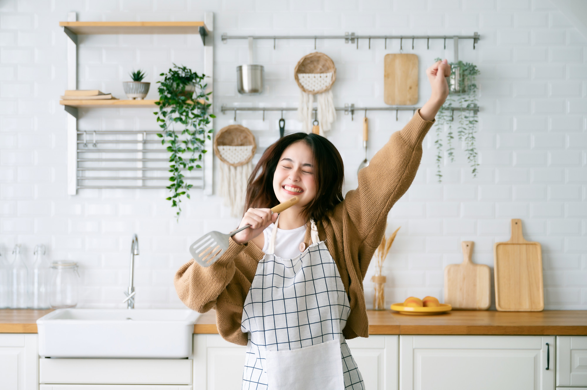 Nhiều người sẵn sàng “chịu chi” cho căn bếp để thỏa sức sáng tạo những bữa ăn gia đình. Ảnh: Shutterstock