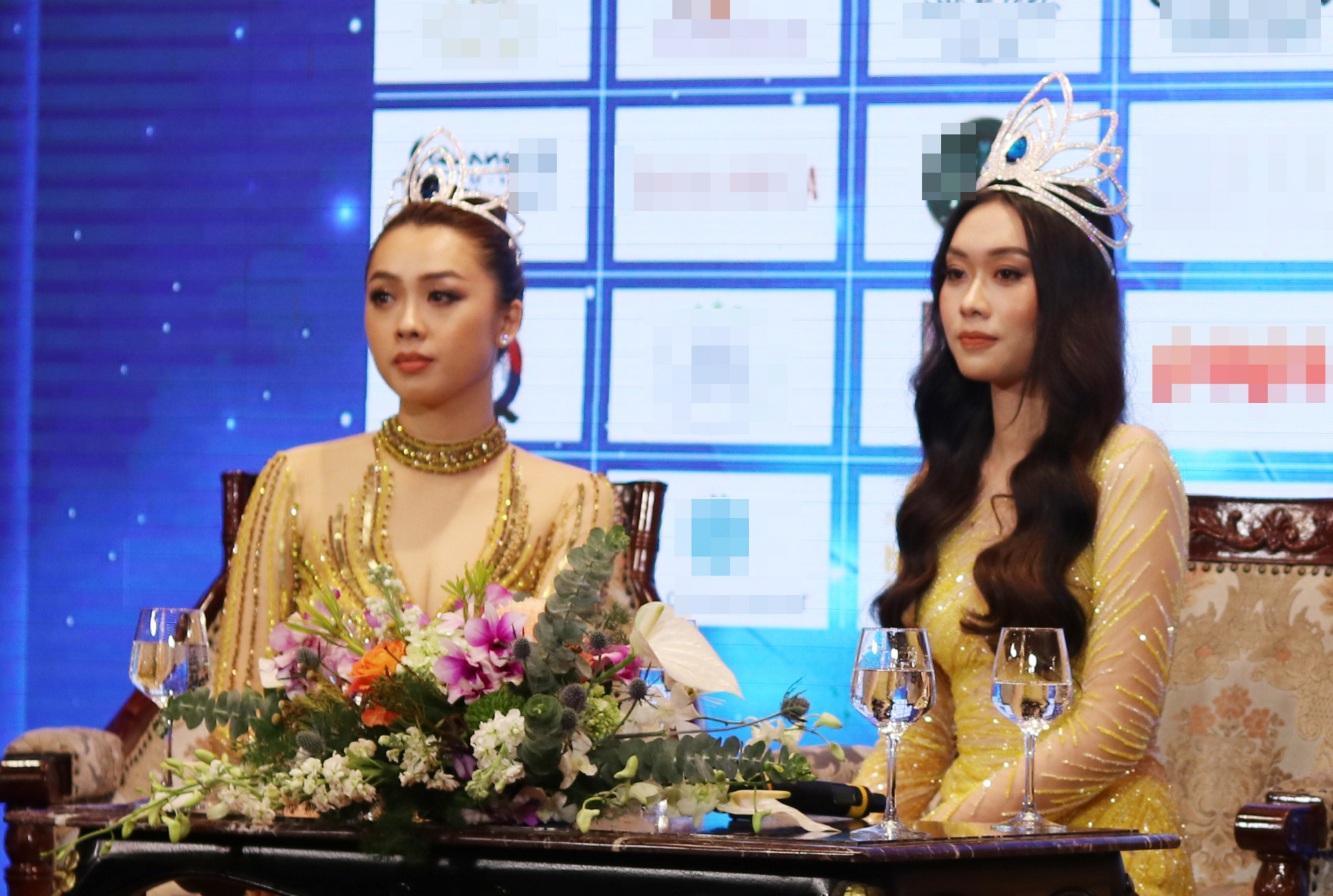 Hoa hậu Ban Mai (trái) và á hậu 1 Khánh Tiên trong buổi gặp gỡ truyền thông tại TPHCM vào chiều 28/9