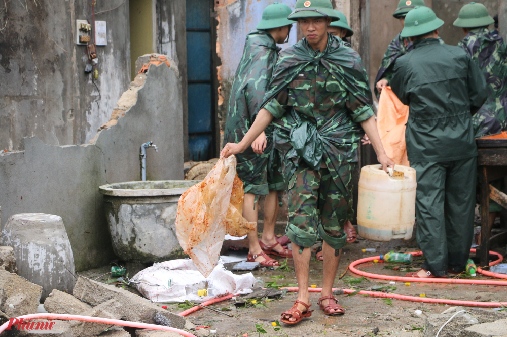 Ngoài ra đồn Biên Phòng Vinh Xuân  cùng Bộ chi Huy Bộ đội Biên Phòng tỉnh Thừa Thiên Huế cũng điều động 52 đồng chí cán bộ chiến sĩ về thôn Khánh Mỹ giúp dân